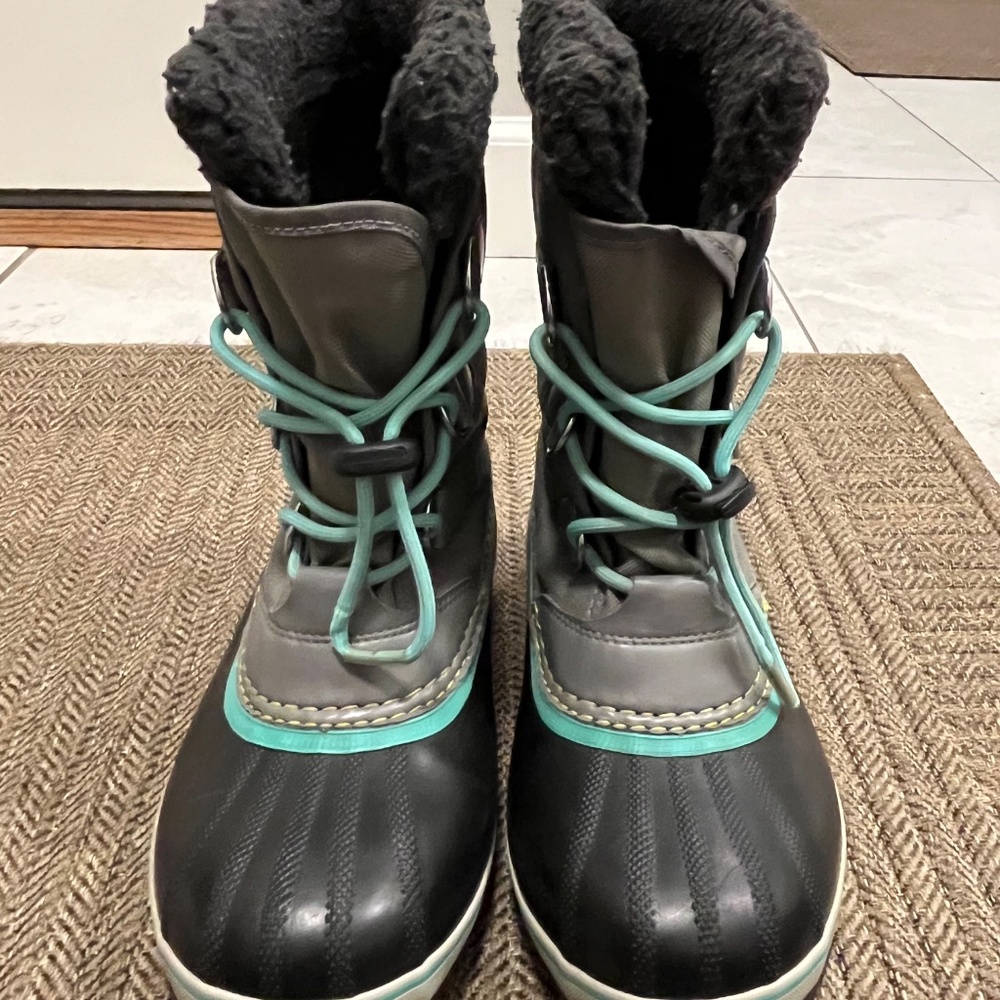 Women’s Sorel Snowboots - Picture 4 of 7